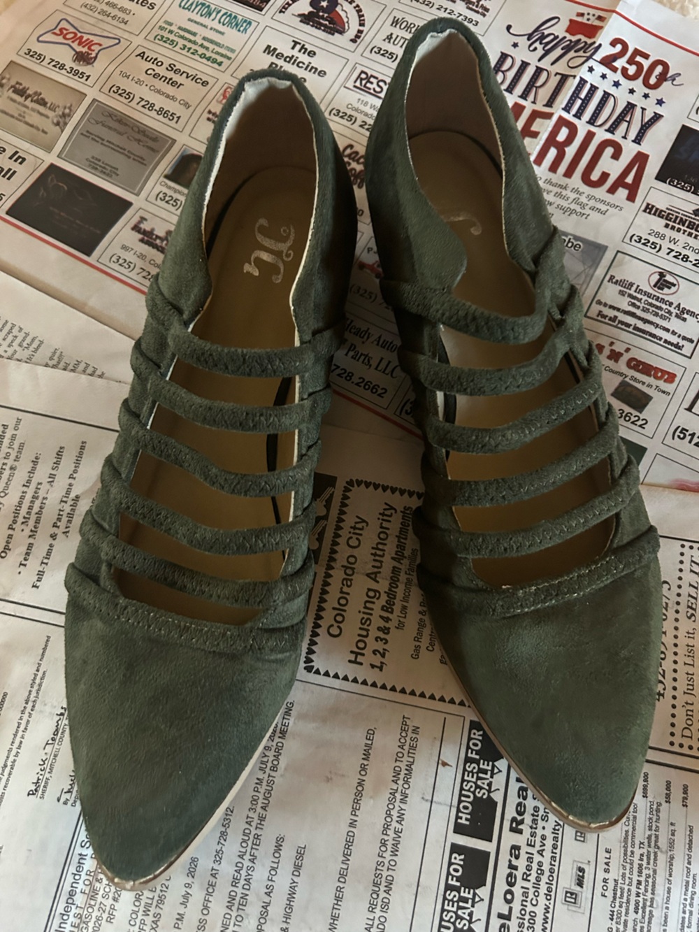 JC Journee Collection Olive Witchy Suede Pointed Toe Strappy Flats Shoes Size 11